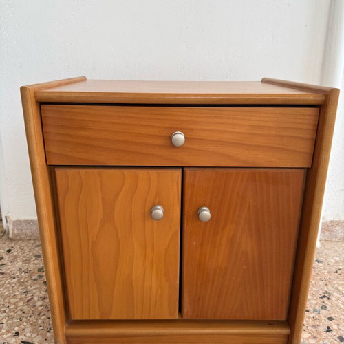 Solid wood nightstand like new with one drawer