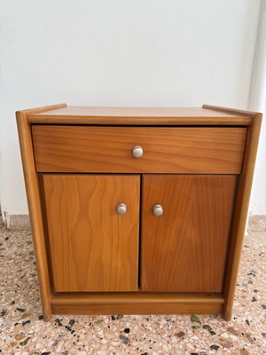 Solid wood nightstand like new with one drawer