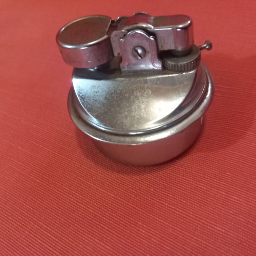 Vintage lighter used, partial function