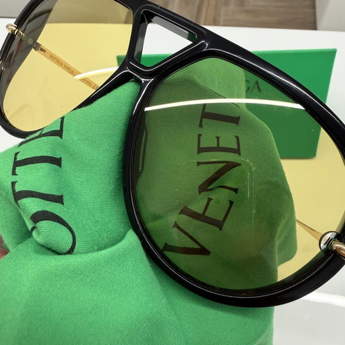 Bottega Veneta Aviator Sunglasses yellow, like new