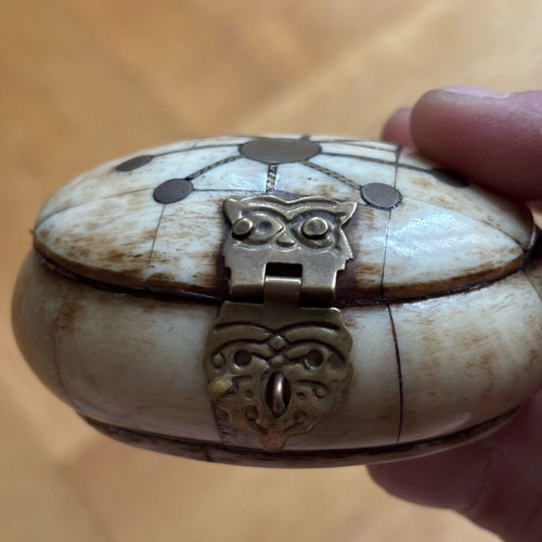 Vintage pillbox made of camel bone like new, handmade 1970