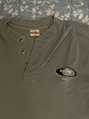 Hard Rock Cafe Bali Henley T-shirt khaki with embroidered logo, like new