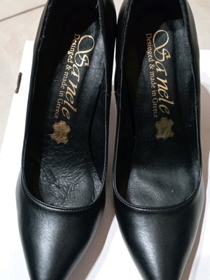 Sanele black leather pumps size 38 like new