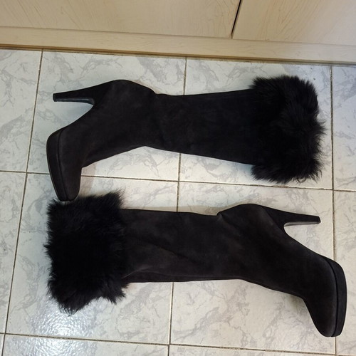 Prada black suede boots size 41 like new with fur detail