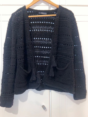 Zara knitted cardigan used, loose fit small, sleeve cuts