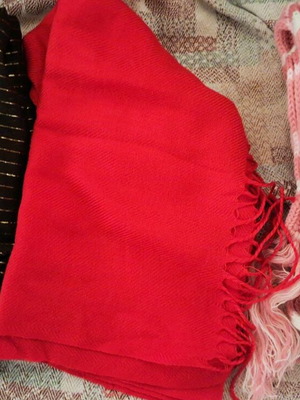 Scarves and shawls like new, pack of 3 pieces