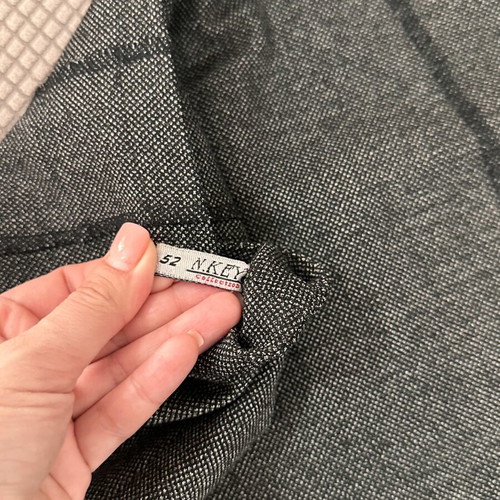 Gray textured skirt like new, size 52