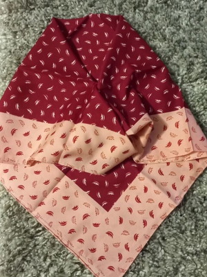 Square vintage neck scarf like new, red and pink