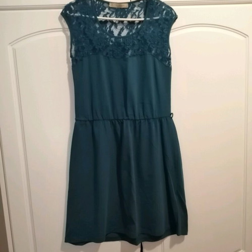 Pink Woman dress in petrol color like new, size L