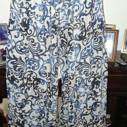 Printed summer pants used, white and blue