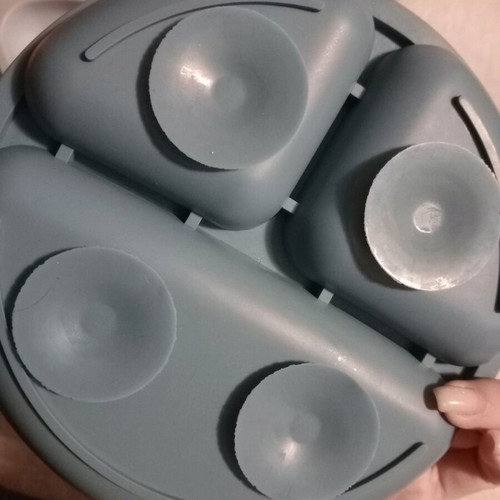 Silicone plates with suction cups like new, set of 2