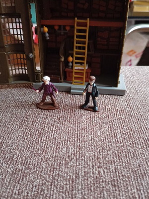 Diorama Harry Potter Olivanders Wand Shop και φιγούρες νέες
