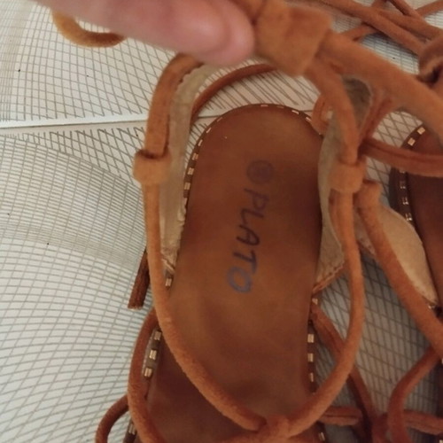 Sandals with laces like new, size 39, brown