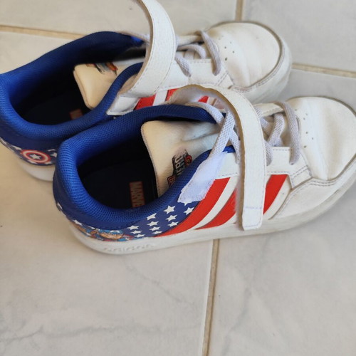 Adidas Marvel Captain America Kids Sneakers Size 32 Like New
