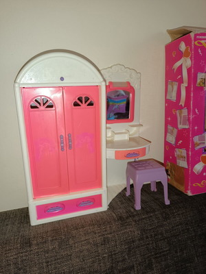 Doll wardrobe with boudoir set, plastic
