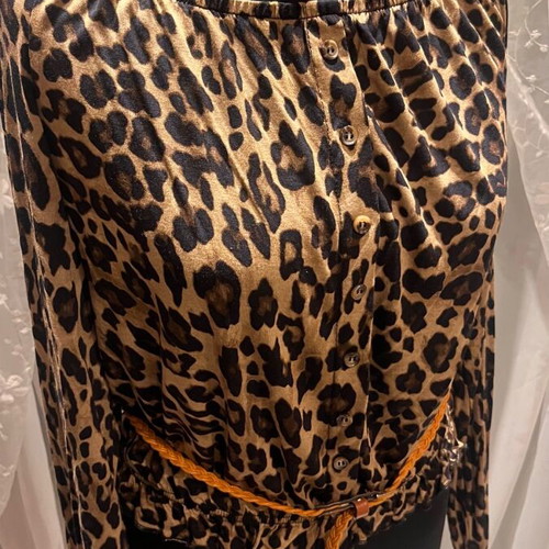 H&M Tiger Print T-shirt size XL like new with free belt