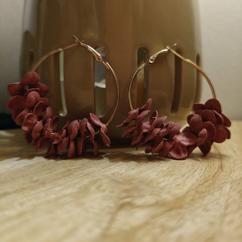 Hoop earrings with suede peach flowers new, gold color