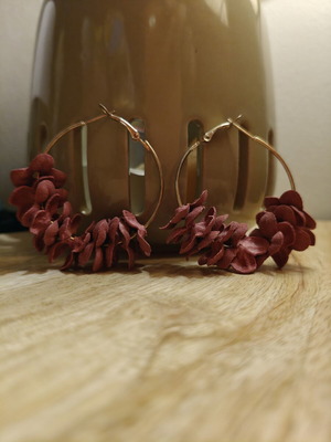 Hoop earrings with suede peach flowers new, gold color