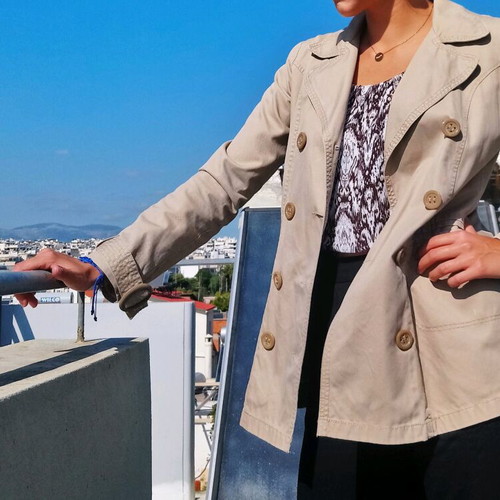 Trench coat like new, size large, beige