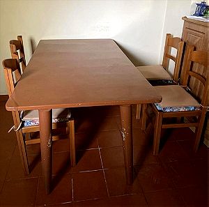 Τραπέζι με καρέκλες κουζίνας