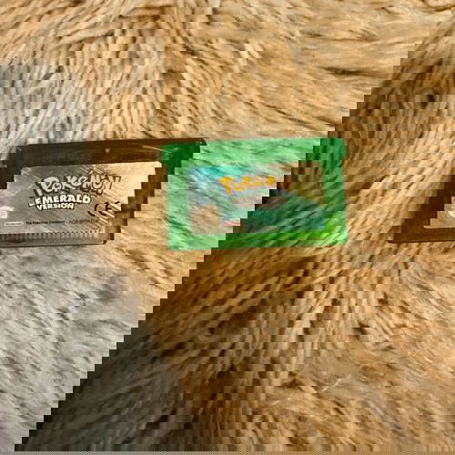 Pokémon emerald σαν καινούργιο για Nintendo με dry battery και save