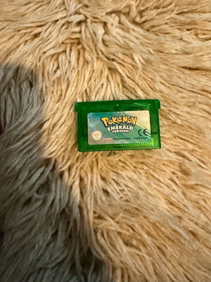 Pokémon emerald σαν καινούργιο για Nintendo με dry battery και save