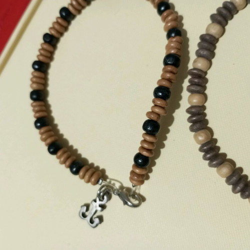 Anklets like new with wooden beads, set of 2