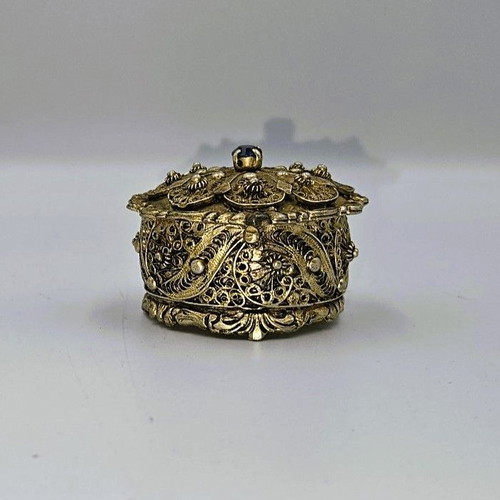 Gianniotiko decorated jewelry box used with handmade silver filigree