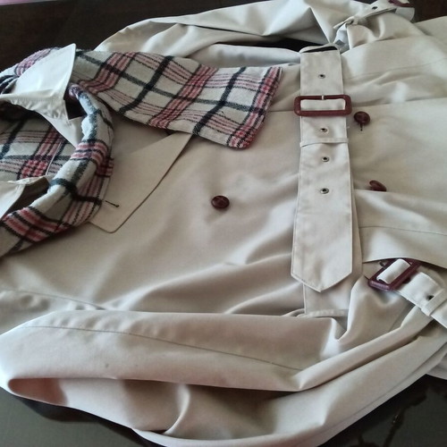 Trench Coat beige-gray with soft warm lining and matching scarf, like new, size M