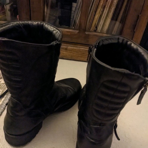 Black leather women's boots size 39 used with zipper