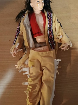 Φιγούρα ινδιάνου παλιά μεταχειρισμένη, κομμένο το λάστιχο