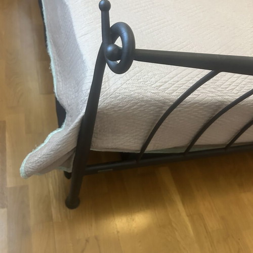 Double iron bedroom set like new, dark matte brown