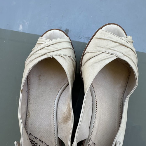 Wonders Leather Wedge Sandals like new, size 39, beige