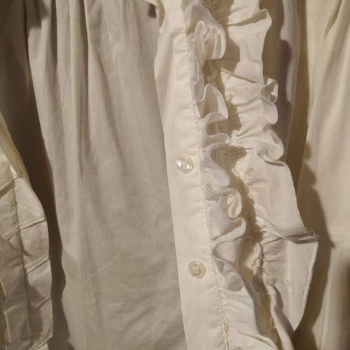 White shirt size M like new