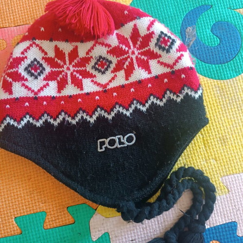 Polo wool hat like new, size M, black and red