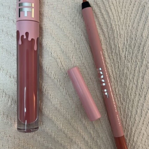 Kylie Jenner Lipstick and Lip Liner Charm Velvet like new