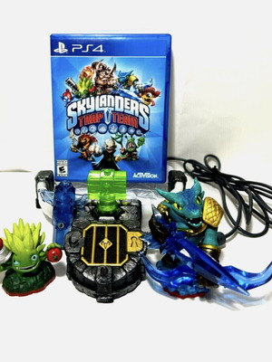 Skylanders Trap Team Starter Pack PS4 game like new