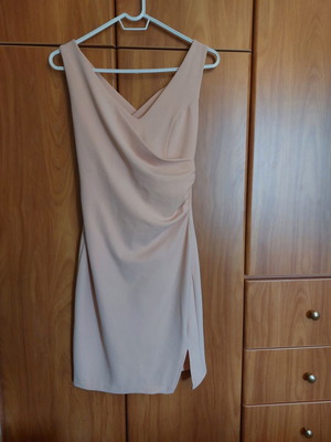 Lynne dress size 38 like new, pink with slit and nice back