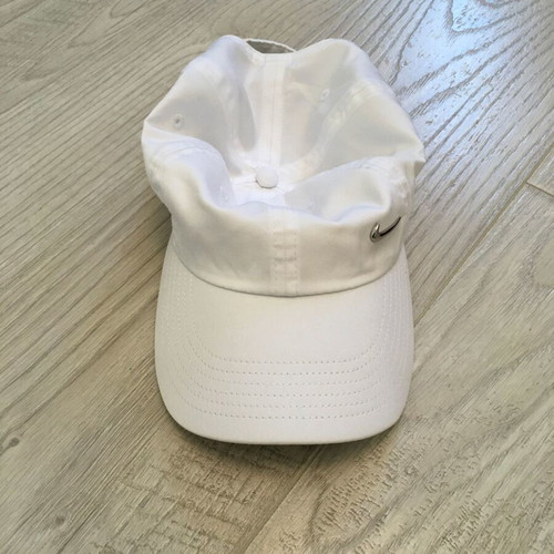 Nike unisex hat like new, white