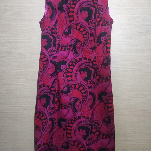 H&M Dress with Red and Black Paisley Print like new, size S
