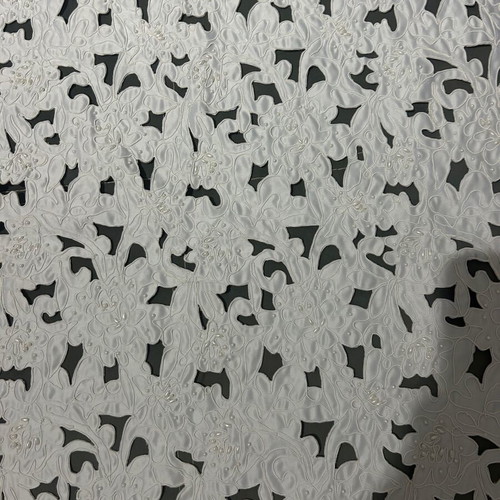 White luxury lace with pearls 130×70 cm like new