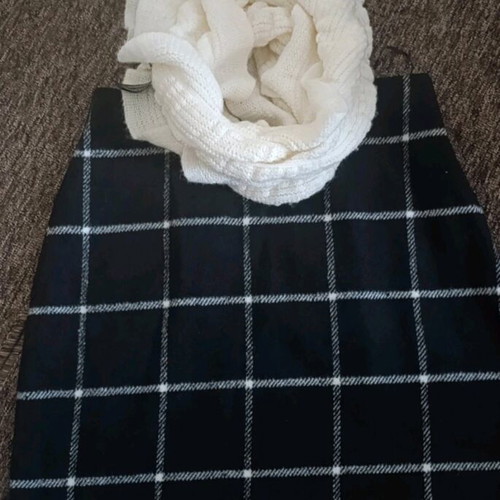Primark Small skirt and scarves new, warm winter fabric