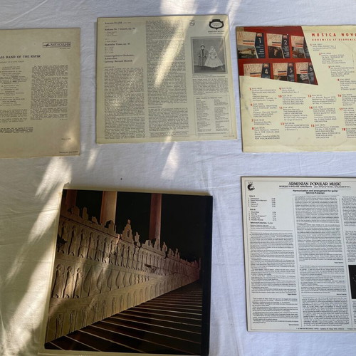 Set of 5 vinyl records used, traditional music