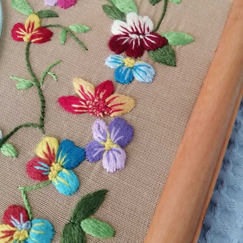 Embroidered frame used with mirror