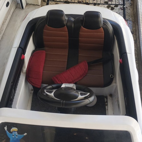 Children's electric car 12V used with two batteries and remote control