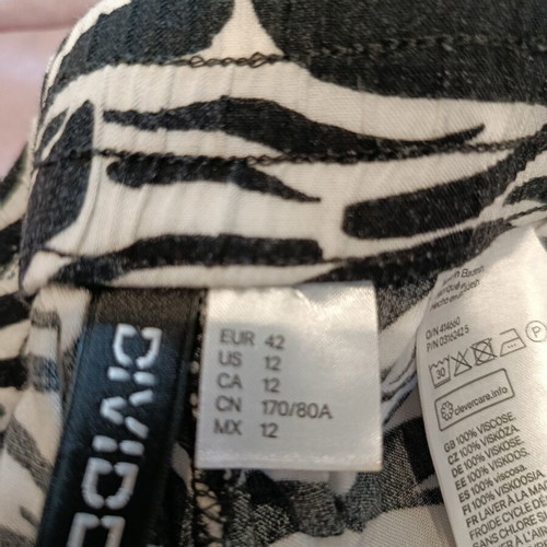 H&M Women's Zebra Print Pants like new, size XL 42 14, black and white