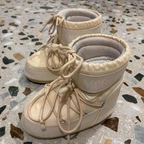 Moon Boot ankle boots like new, white, sizes 39-41