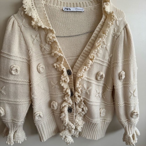 Knitted Zara cardigan like new with details and buttons