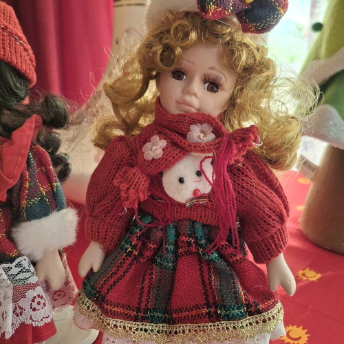 Christmas porcelain dolls like new, set of 2 pieces