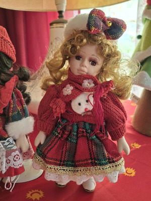 Christmas porcelain dolls like new, set of 2 pieces
